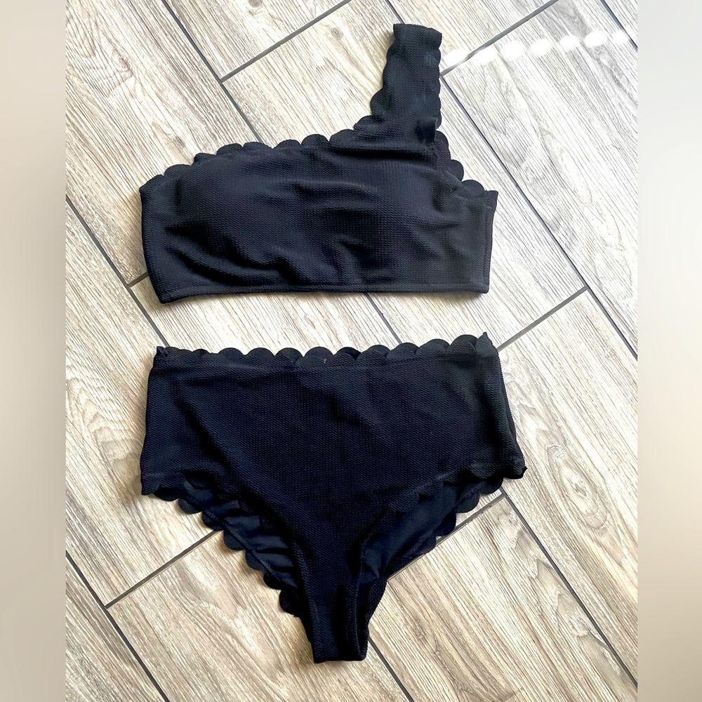 Black One-Shoulder Scalloped Bikini Set